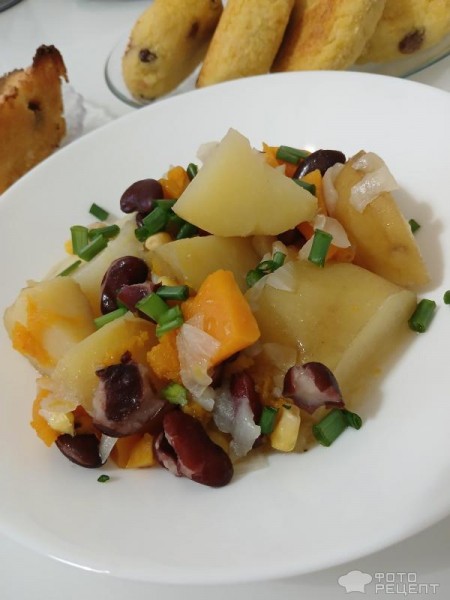 Постный рецепт: Тушеный картофель с овощами, тыквой и фасолью